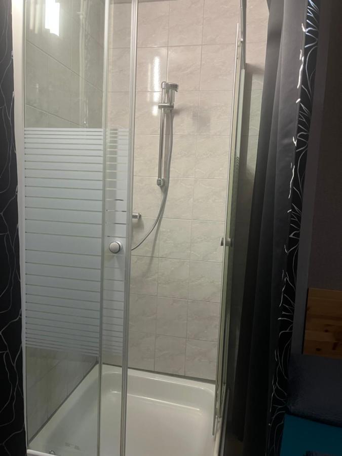 Hipokratios 3 Zimmer Mit Gemeinschaft Wc เฟือร์ท ภายนอก รูปภาพ