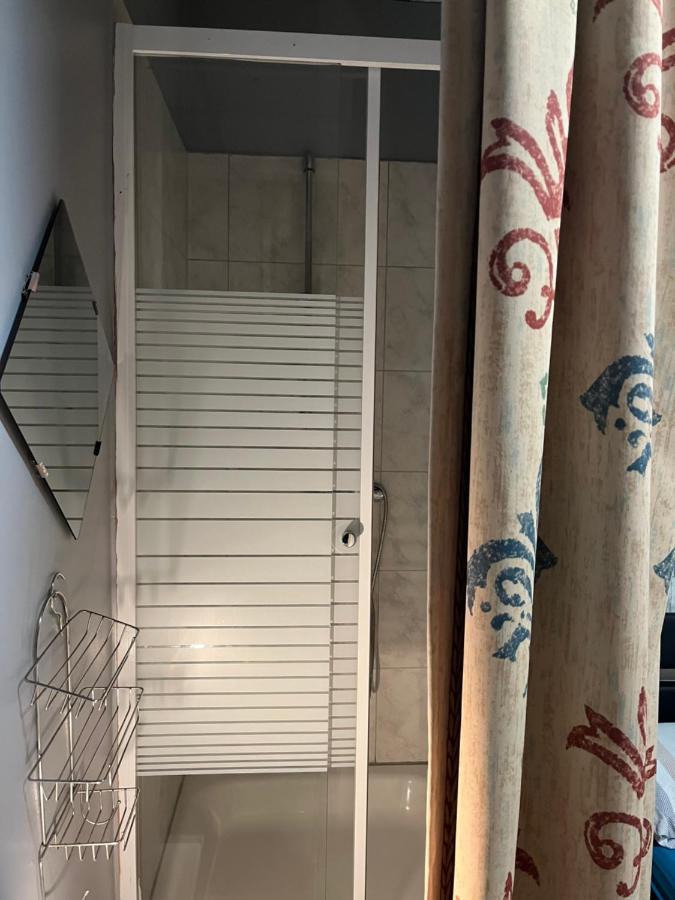 Hipokratios 3 Zimmer Mit Gemeinschaft Wc เฟือร์ท ภายนอก รูปภาพ